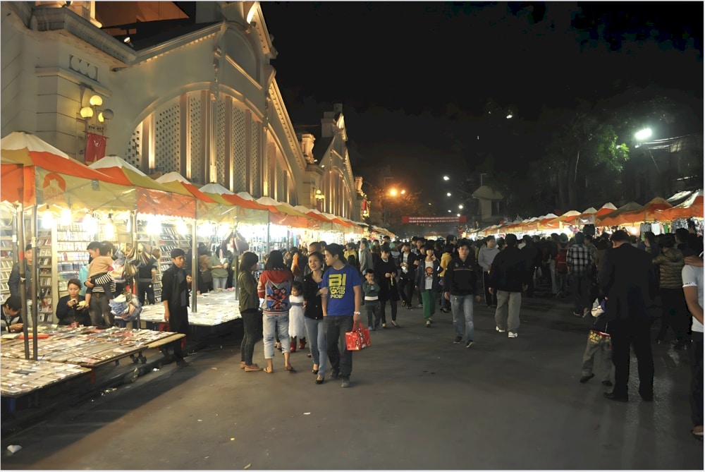Dong Xuan Night Market is brightly lit and bustling with people